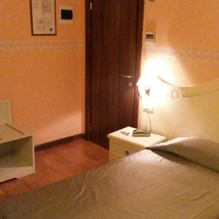 Отель Ristorante Flora 3*
